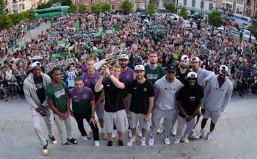 El Unicaja de Málaga celebra su segundo título de la BCL (Basketball Champions League) en La Parroquia, Basílica y Real Santuario de Santa María de la Victoria y de la Merced.