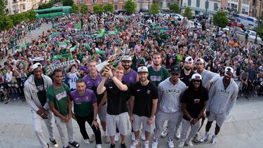 El Unicaja de Málaga celebra su segundo título de la BCL (Basketball Champions League) en La Parroquia, Basílica y Real Santuario de Santa María de la Victoria y de la Merced.