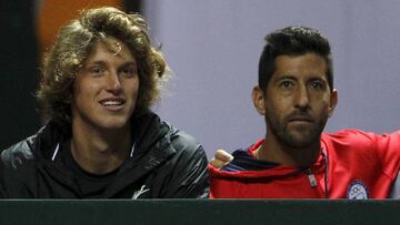 Los jugadores de Chile Nicolás Jarry y Hans Podlipnik