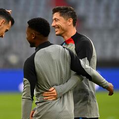 What is Barcelona’s possible starting lineup vs Bayern Munich in the Champions League today?