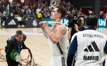 Hezonja desata la locura de los 9.182 espectadores que asisteron al partido en el Movistar Arena.
