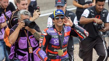 Martín se acercó a la grada tras su triunfo en el esprint de Alemania.