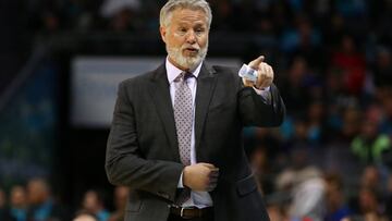 Los Magic secan a unos flojos Sixers y acarician los playoffs