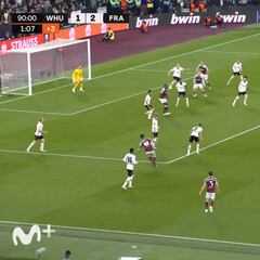 Era el gol del año, el gol de su vida y se fue al larguero: la chilena inverosímil de Bowen