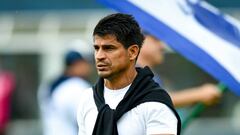 LA PLATA, ARGENTINA - OCTOBER 20:  Hugo Ibarra coach of Boca Juniors looks on prior a match between Gimnasia y Esgrima La Plata and Boca Juniors as part of Liga Profesional 2022 at Estadio Juan Carlos Zerillo on October 20, 2022 in La Plata, Argentina. The match is held after being suspended on October 06 at 9 minutes of play due to serious clashes between police and supporters originated outside of the stadium. (Photo by Marcelo Endelli/Getty Images)