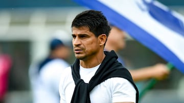 LA PLATA, ARGENTINA - OCTOBER 20:  Hugo Ibarra coach of Boca Juniors looks on prior a match between Gimnasia y Esgrima La Plata and Boca Juniors as part of Liga Profesional 2022 at Estadio Juan Carlos Zerillo on October 20, 2022 in La Plata, Argentina. The match is held after being suspended on October 06 at 9 minutes of play due to serious clashes between police and supporters originated outside of the stadium. (Photo by Marcelo Endelli/Getty Images)