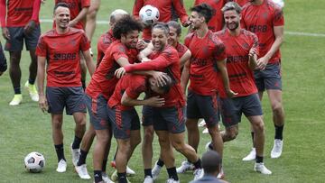 Los dos conjuntos brasileños han sido los últimos campeones de la Libertadores, un duelo en el que se enfrentan por primera vez, y buscarán su tercer título.