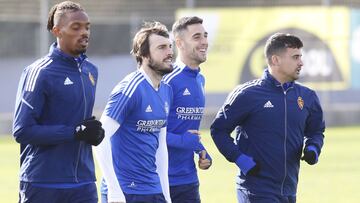 Jair, Eugeni, Sabin Merino y Nano Mesa, durante un entrenamiento del Real Zaragoza.