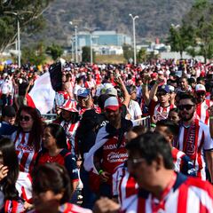 Chivas recibe serenata en California, antes de Leagues Cup