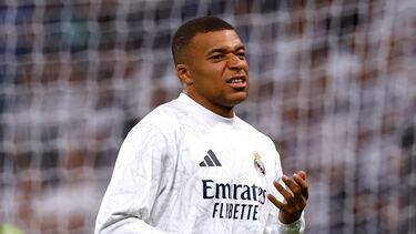 Soccer Football - LaLiga - Real Madrid v Villarreal - Santiago Bernabeu, Madrid, Spain - October 5, 2024 Real Madrid's Kylian Mbappe during the warm up before the match REUTERS/Susana Vera