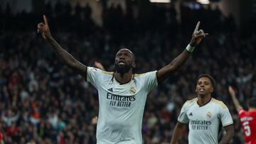 MADRID, 03/01/2024.- El defensa alemán del Real Madrid Antonio Rudiger celebra el primer gol de su equipo durante el partido de la jornada 19 de LaLiga EA Sports disputado entre el Real Madrid y el RCD Mallorca, este miércoles en el estadio Santiago Bernabéu. EFE/ Kiko Huesca
