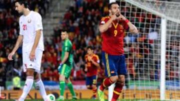 Negredo celebra un gol con la selección.