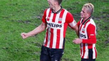 De Jong celebra un tanto con el PSV.