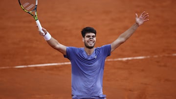 Tennis - Italian Open - Foro Italico, Rome, Italy - May 18, 2025 Spain's Carlos Alcaraz celebrates winnning the final against Italy's Jannik Sinner REUTERS/Guglielmo Mangiapane