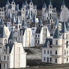 El pueblo lleno de castillos vacíos