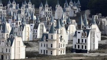 El pueblo lleno de castillos vac¨ªos