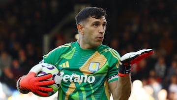Emiliano 'Dibu' Martínez, en un partido con el Aston Villa.