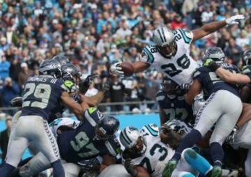 El partido de la ronda divisional de los playoffs que enfrentó a Carolina y Seattle tuvo una actuación estelar. 106 yardas de carrera con 2 TDs, con unas imponentes 5.58 yardas por intento.