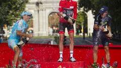 Horner en lo m&aacute;s alto del podium de la Vuelta 2013.