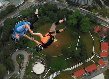 Impresionantes imágenes del Salto Internacional de la Torre en Kuala Lumpur