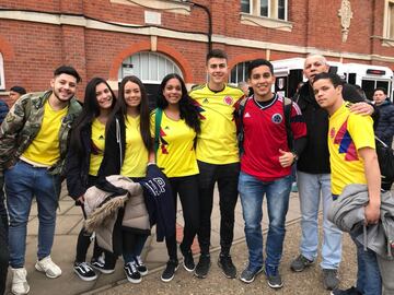 Hinchas de Colombia en el Craven Cottage de Londres para apoyar a su Selección ante Australia