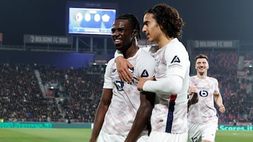 Bologna (Italy), 26/11/2024.- Lille's Ngal'Ayel Mukau jubilates with his teammates after scoring the opening goal during the UEFA Champions League soccer match between Bologna FC and LOSC Lille at Renato Dall'Ara stadium in Bologna, Italy, 27 November 2024. (Liga de Campeones, Italia) EFE/EPA/ELISABETTA BARACCHI
