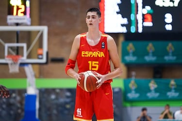 Plata en el Mundial Sub-17 y 5 tapones (y 16 puntos y 7 rebotes) en la final contra EE UU. Un 2,20 de enormes posibilidades, aragons y jugador del Zaragoza que ya ha entrenado con el primer equipo. Tiene facultades para ser un pvot verdaderamente especial.