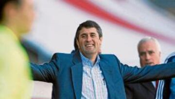 <b>FRACASO. </b>López Caro abandona Vigo sin haber conseguido mejorar los pobres registros de Stoichkov.