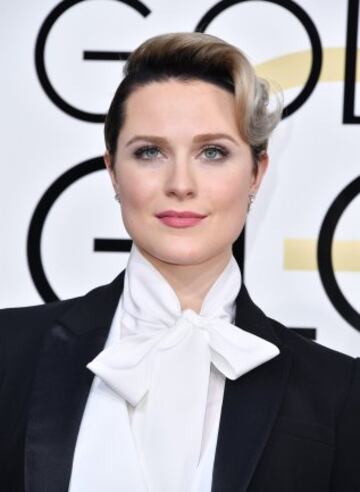 Evan Rachel Wood acudi¨® con traje.