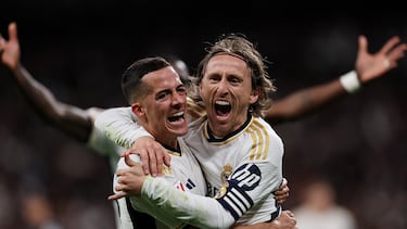 Soccer Football - LaLiga - Real Madrid v Sevilla - Santiago Bernabeu, Madrid, Spain - February 25, 2024 Real Madrid's Luka Modric celebrates scoring their first goal with Lucas Vazquez REUTERS/Violeta Santos Moura