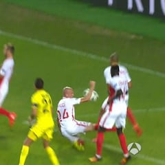 El árbitro no pitó un penalti de Raggi y regaló uno al Mónaco