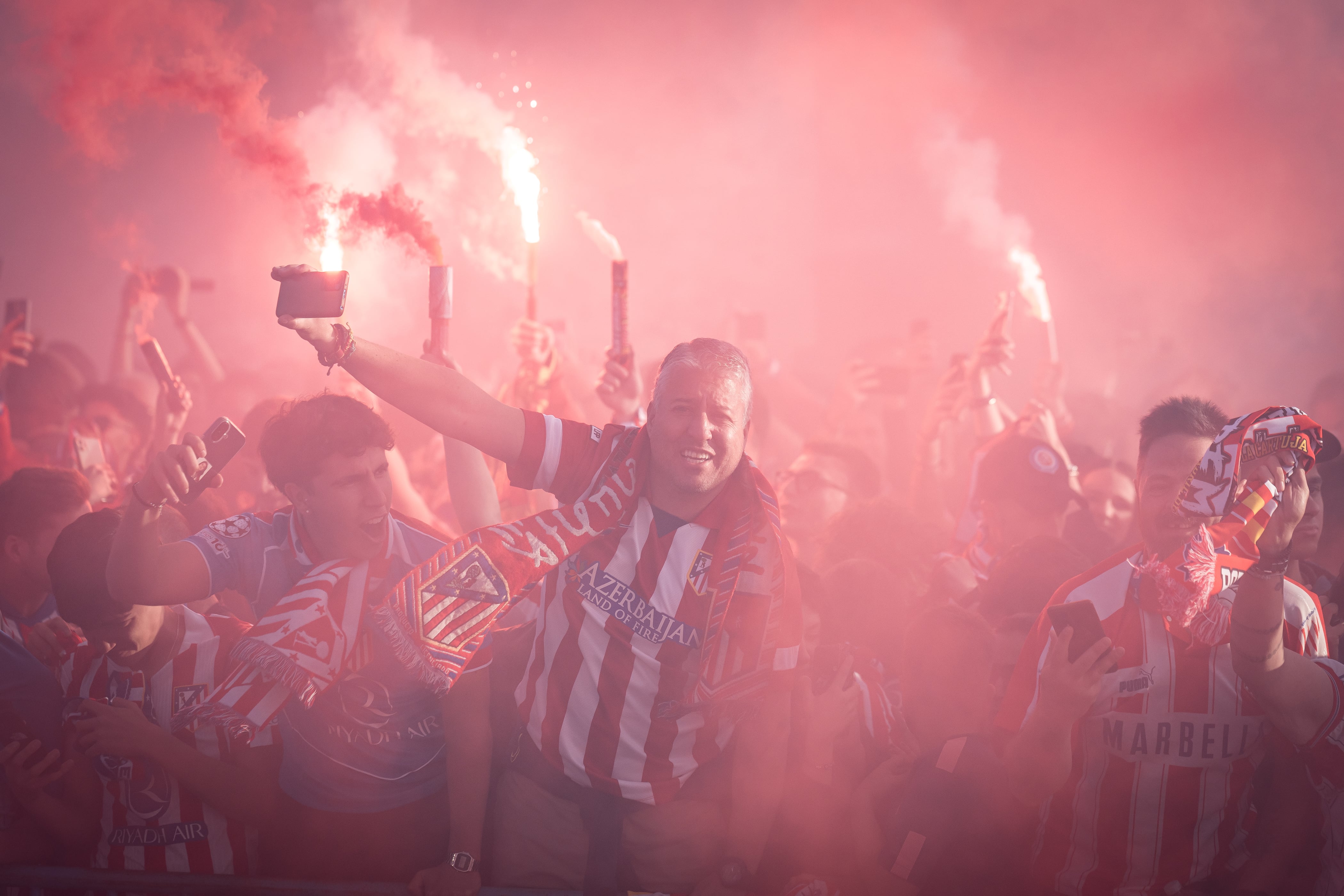 Atlético Madrid fans create sensational atmosphere ahead of Barcelona showdown in Champions League