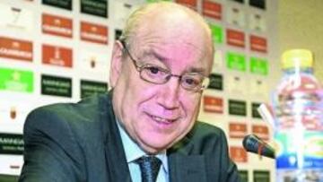 <b>MAÑANA EN NC. </b>Samper estuvo toda la mañana reunido en Nueva Condomina.