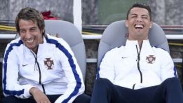Cristiano, en el banquillo junto a Coentrao en el amistoso ante Grecia.