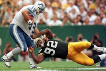 Defensive End. Jugó entre 1985 y 2000 en Philadelphia Eagles, Greenbay Packers y Carolina Panters. Ganó la Super Bowl de 1997 con los Packers y fue seleccionado 13 veces para la Pro Bowl. Tanto Philadelphia como Greenbay retiraron su dorsal, el número 92.