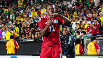 Carlos Andrés Gómez celebrando un gol con la Selección Colombia.