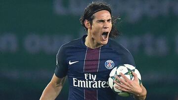 Edinson Cavani dispara al PSG en la Liga de Francia