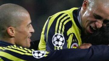 <b>VETERANO JUGADOR.</b> Roberto Carlos, que a sus 35 años se encuentra en el Fenerbahçe turco, quiere seguir jugando puesto que se ve bien mentalmente y físicamente.