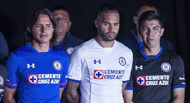 Cruz Azul presentó sus nuevos uniformes para el Apertura 2017