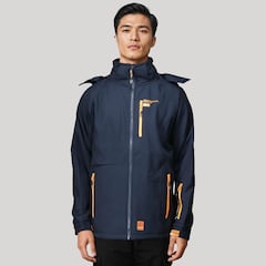 No es Helly Hansen, pero esta chaqueta de Geographical Norway se ha convertido en el fichaje estrella de los hombres