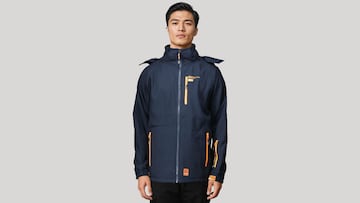 No es Helly Hansen, pero esta chaqueta Norway se ha colado entre las favoritas de los hombres para pasar el invierno en Amazon.
