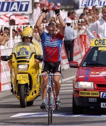 Armstrong apunt al cielo en recuerdo a Casartelli