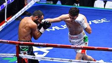 Alan David Picasso pelea contra Azat Hovhannisyan.