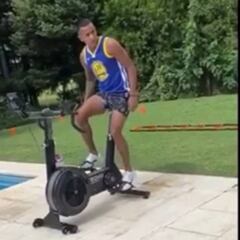 Villa y su entreno desde casa: Bicicleta estática y circuito