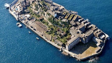 Isla Hashima, la ciudad fantasma en medio del mar en la que se rodó una de las mejores películas de 007