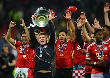 En el 2013 el jugador alemán ganó casi todo con el Bayern. Levantó la Liga de Campeones, la Supercopa de Europa y el Mundial de Clubes a nivel de trofeos internacionales. Además de conseguir la Bundesliga y la Copa. 