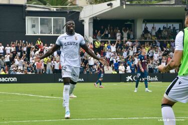 Samuel Obeng aplica la ley del ex y da la primera al Ceuta