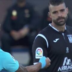 Luis Suárez celebró su segundo gol en la cara de Pichu Cuellar
