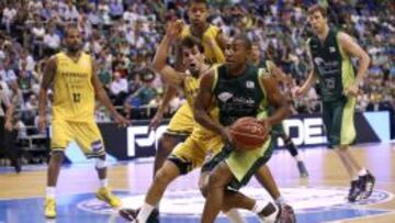 Unicaja remonta y gana al final por su gran defensa