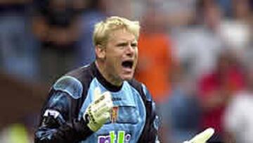 <B>A UN RECIÉN ASCENDIDO.</b> EL ex portero, entre otros, del Manchester United jugará la próxima temporada en el rival de estos, el Manchester City.